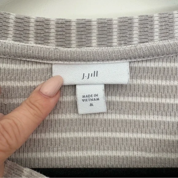 J.Jill Women’s Gray and White Striped Long Sleeve Top - Picture 4 of 6